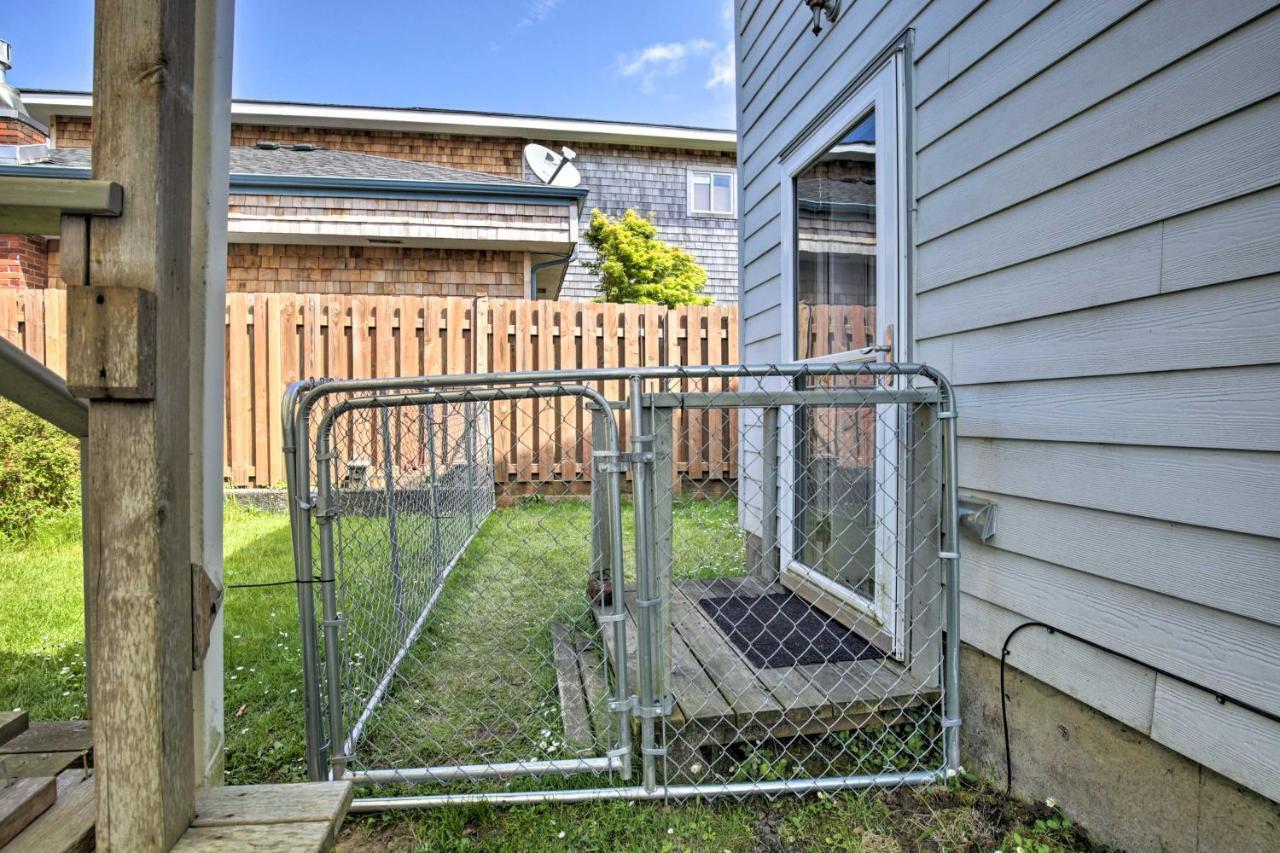 Waldport Townhome With Dog Run On Alsea Bay! Exterior photo