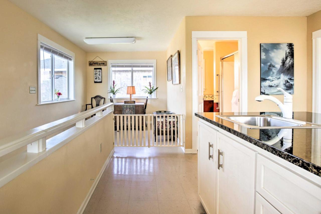 Waldport Townhome With Dog Run On Alsea Bay! Exterior photo